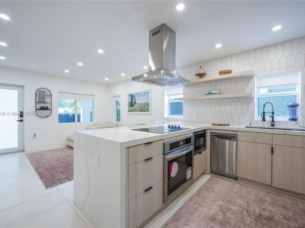 545 NW 47th St, Miami, FL 33127