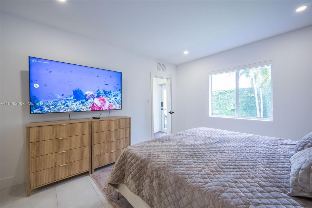 545 NW 47th St, Miami, FL 33127 Photo