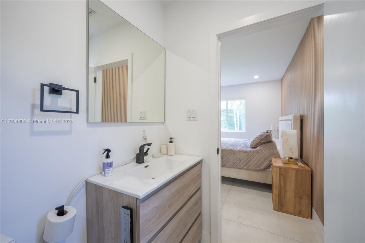 545 NW 47th St, Miami, FL 33127 Photo