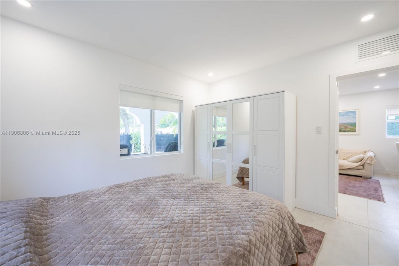 545 NW 47th St, Miami, FL 33127 Photo