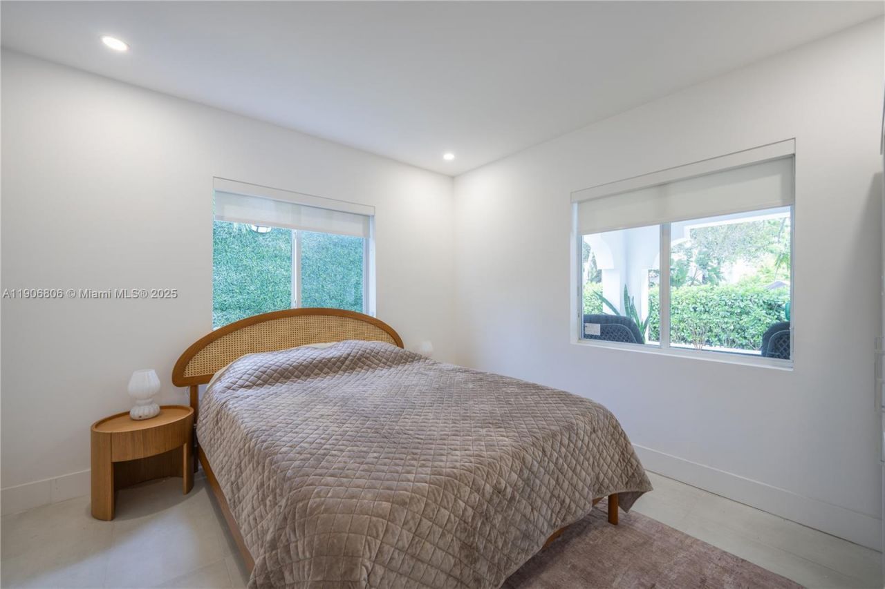 545 NW 47th St, Miami, FL 33127 Photo