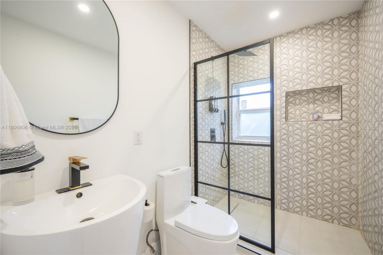 545 NW 47th St, Miami, FL 33127 Photo