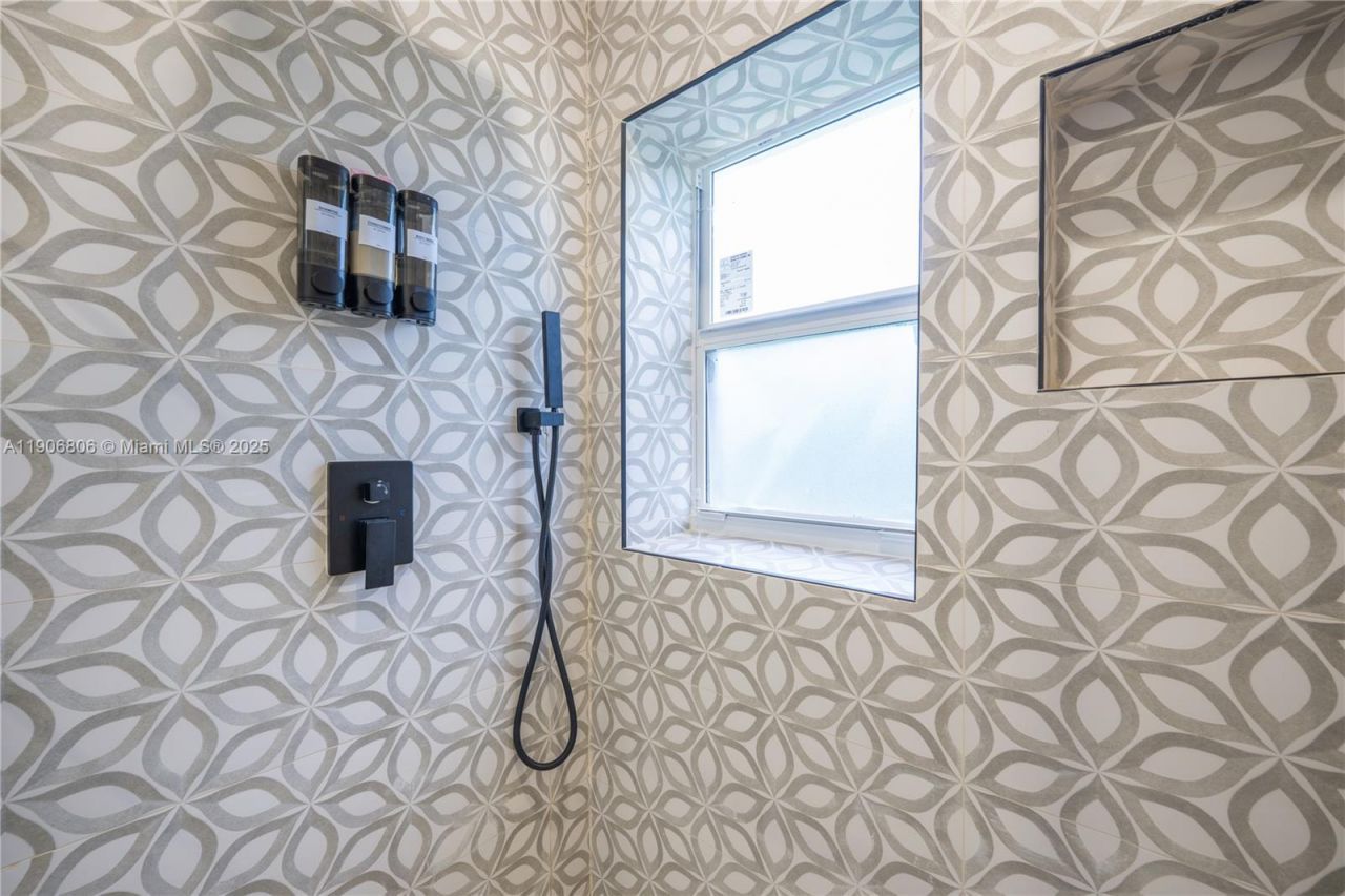 545 NW 47th St, Miami, FL 33127 Photo