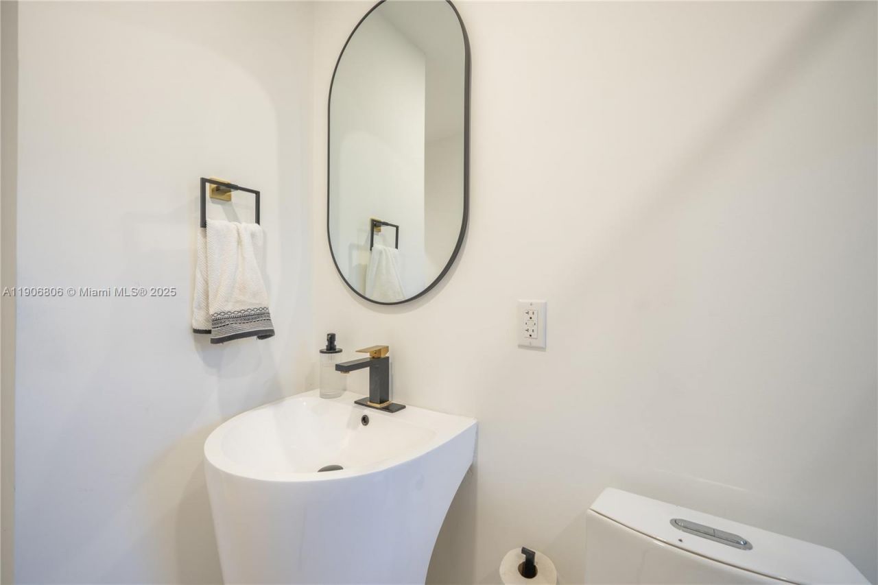 545 NW 47th St, Miami, FL 33127 Photo