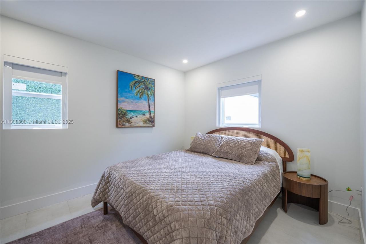 545 NW 47th St, Miami, FL 33127 Photo