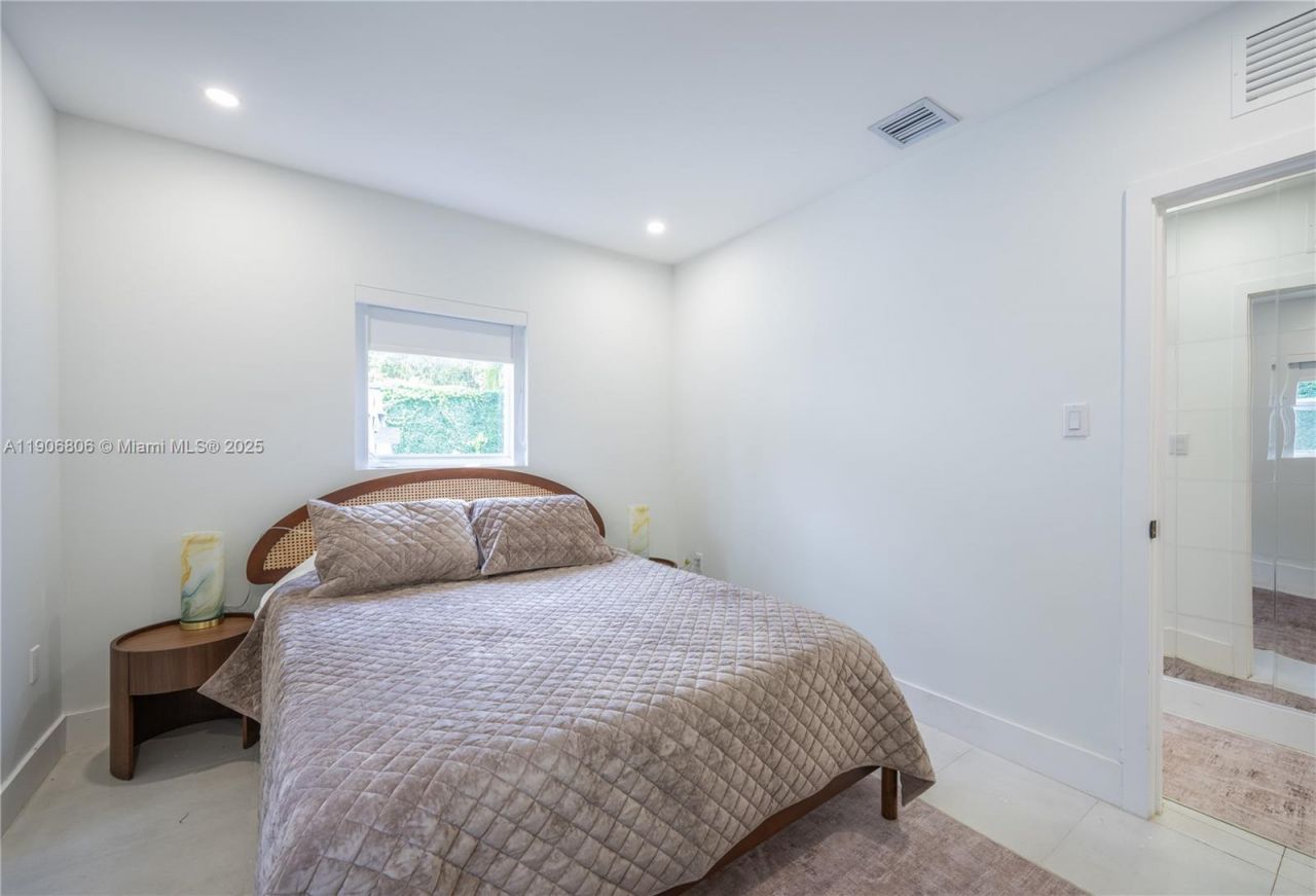 545 NW 47th St, Miami, FL 33127 Photo