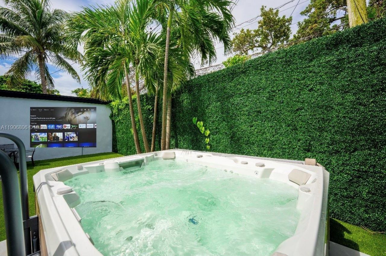 545 NW 47th St, Miami, FL 33127 Photo