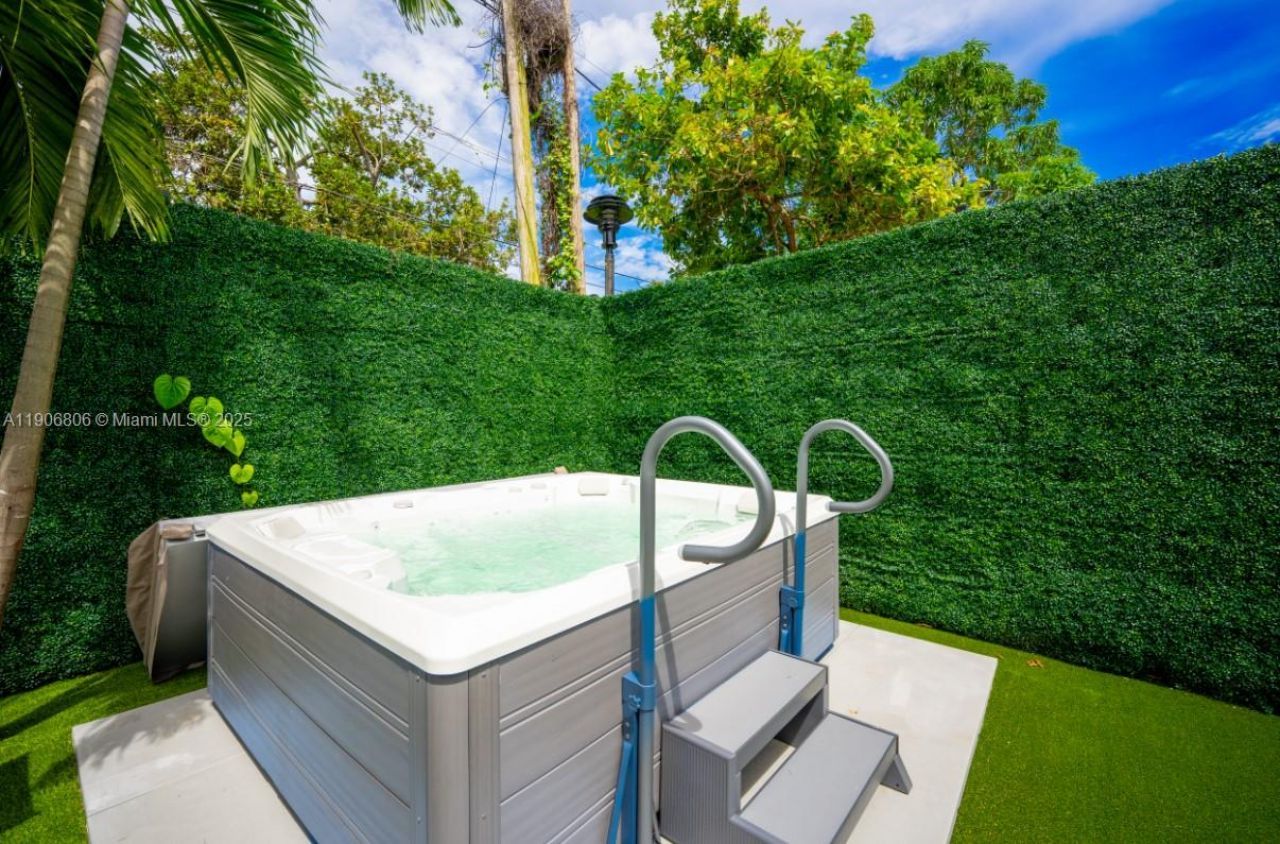 545 NW 47th St, Miami, FL 33127 Photo