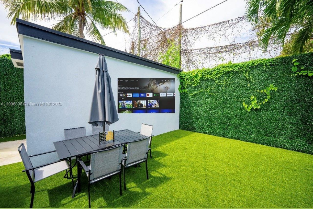 545 NW 47th St, Miami, FL 33127 Photo