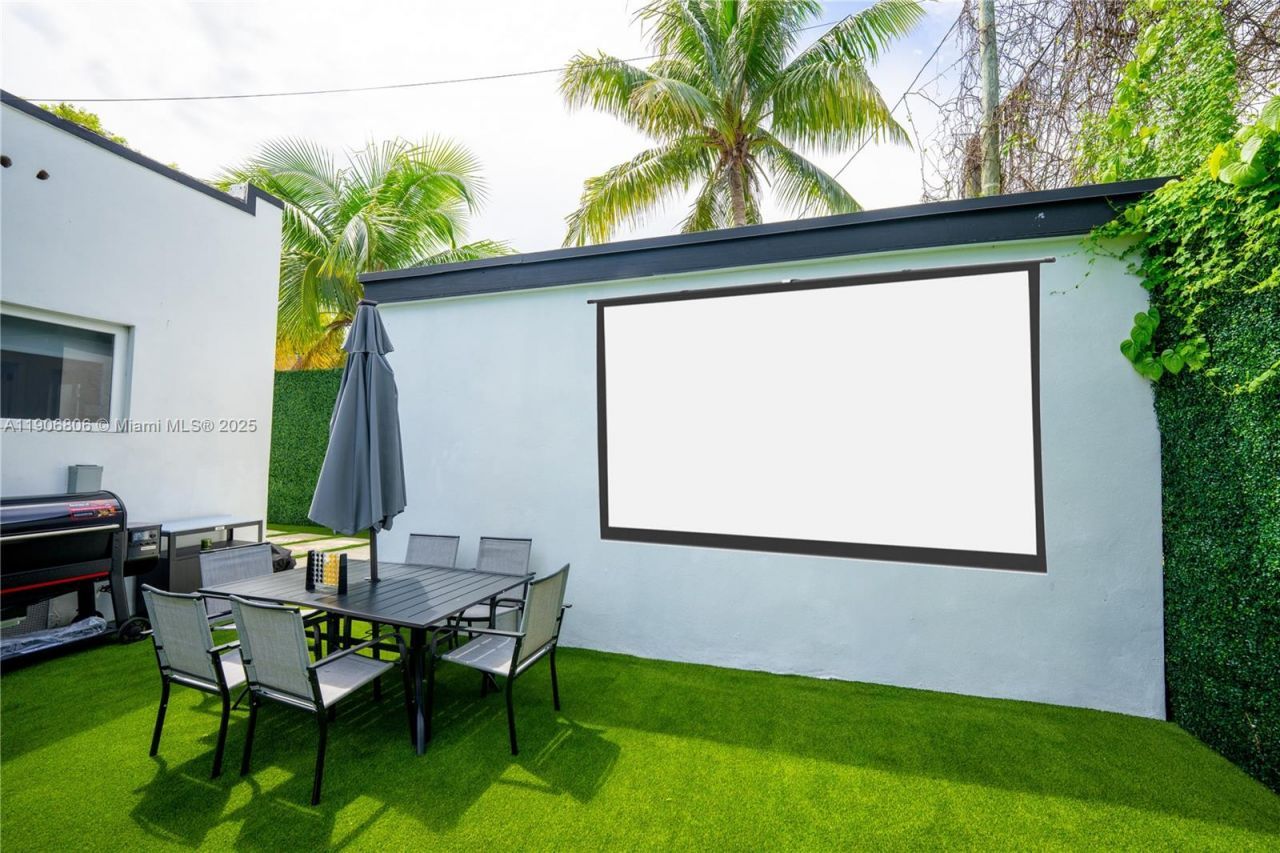 545 NW 47th St, Miami, FL 33127 Photo