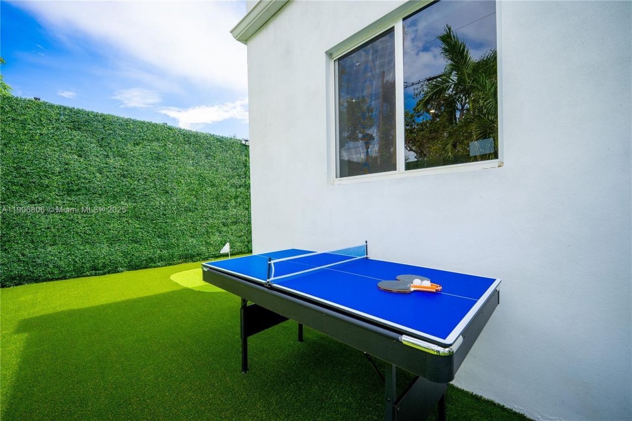 545 NW 47th St, Miami, FL 33127 Photo