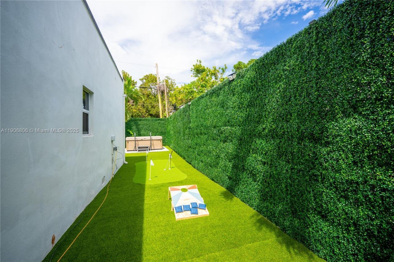 545 NW 47th St, Miami, FL 33127 Photo