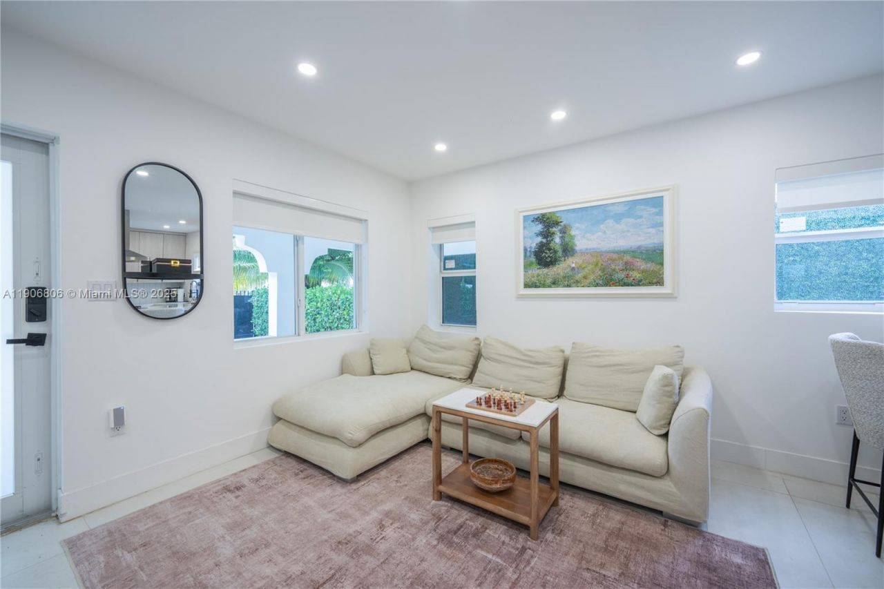 545 NW 47th St, Miami, FL 33127 Photo