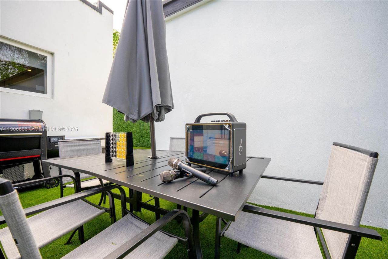 545 NW 47th St, Miami, FL 33127 Photo