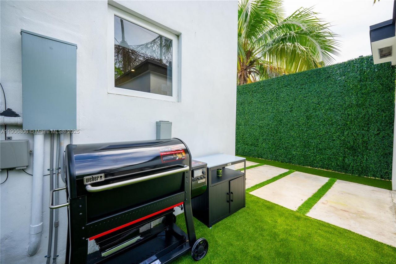 545 NW 47th St, Miami, FL 33127 Photo