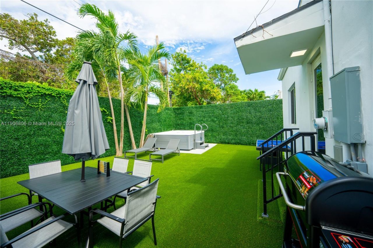 545 NW 47th St, Miami, FL 33127 Photo