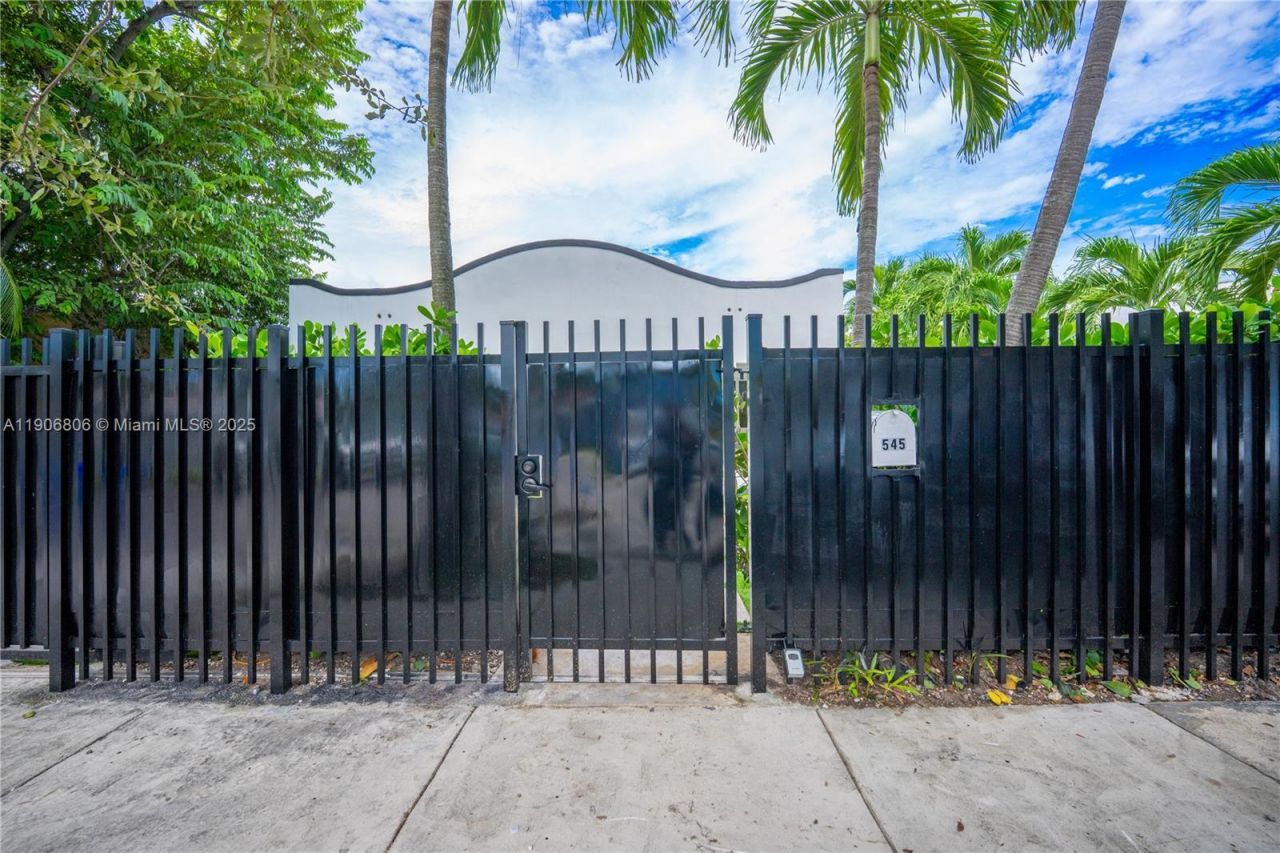545 NW 47th St, Miami, FL 33127 Photo