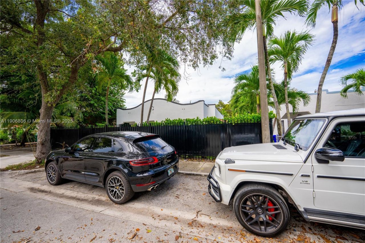 545 NW 47th St, Miami, FL 33127 Photo