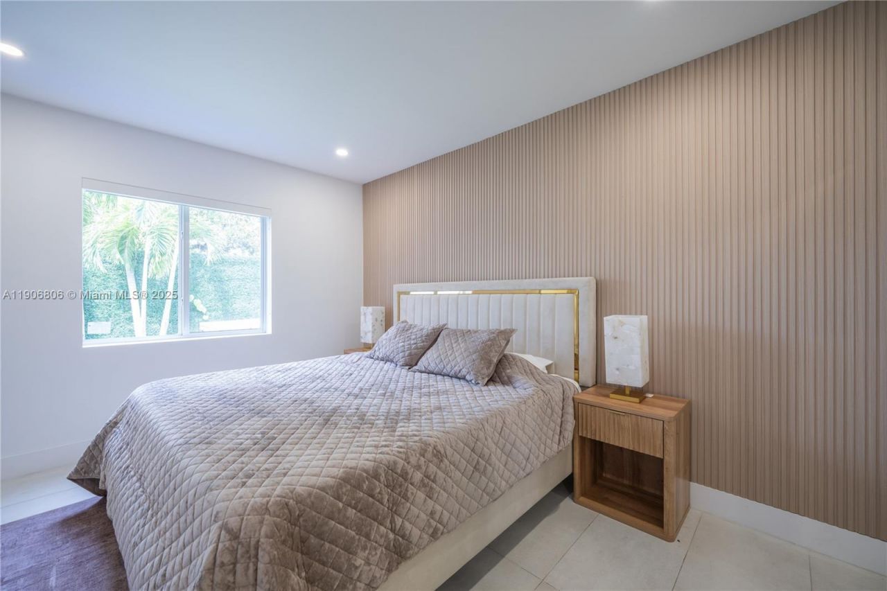 545 NW 47th St, Miami, FL 33127 Photo