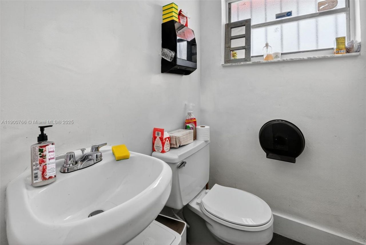 115 NE 5th St, Unit 115, 501,, Hallandale Beach, FL 33009 Photo