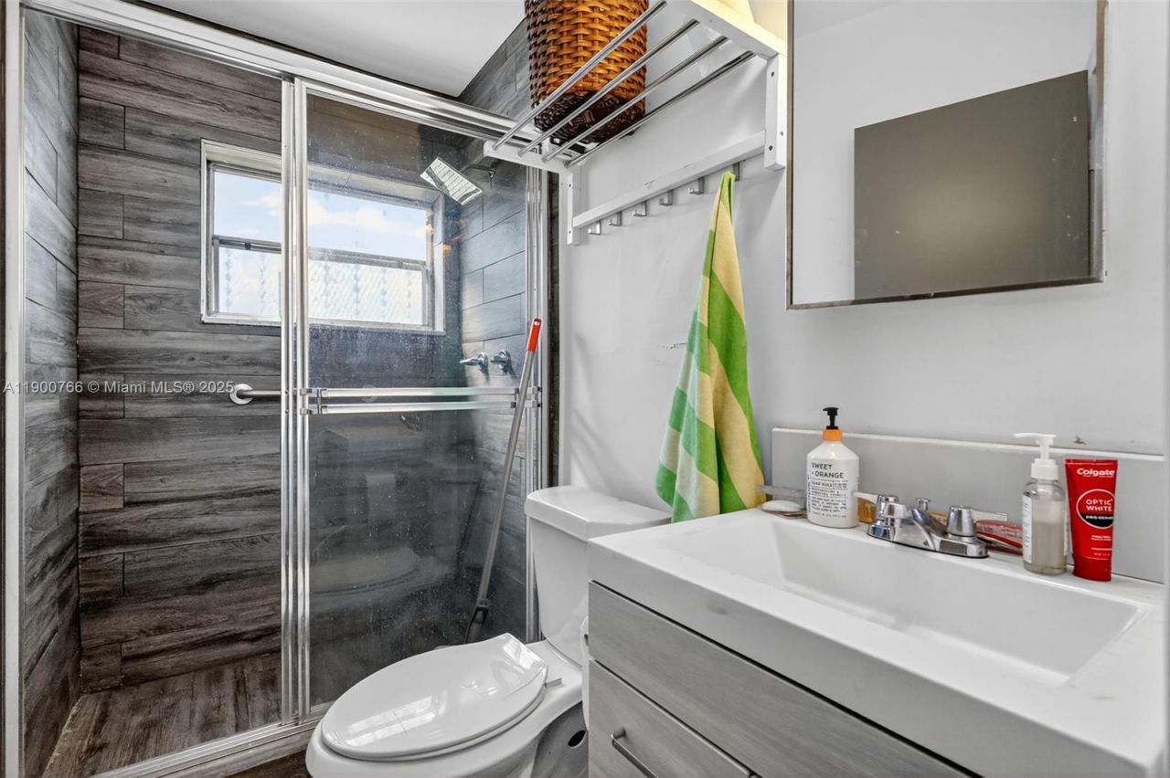 115 NE 5th St, Unit 115, 501,, Hallandale Beach, FL 33009 Photo