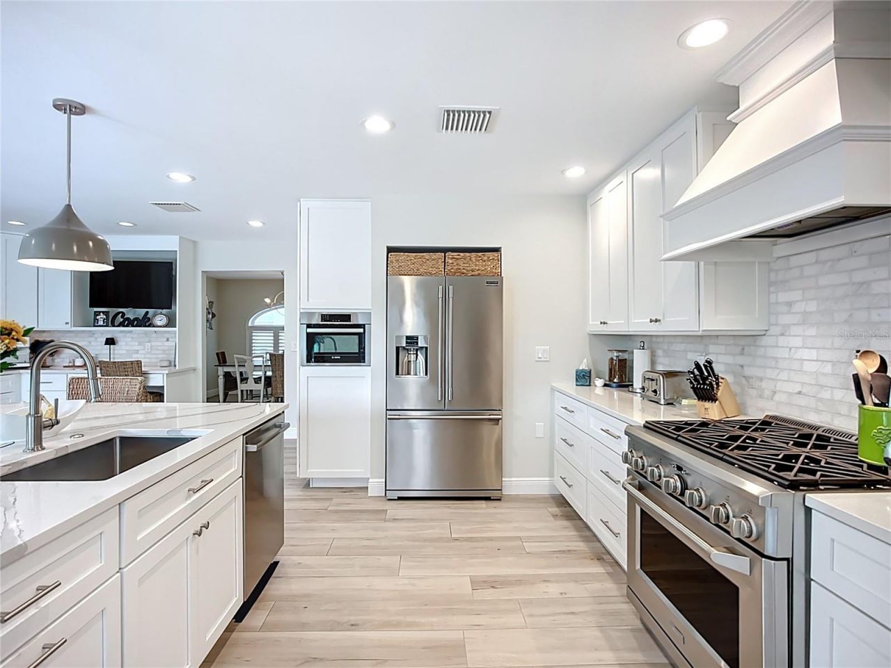 620 North Point Drive, Holmes Beach, FL 34217 Photo