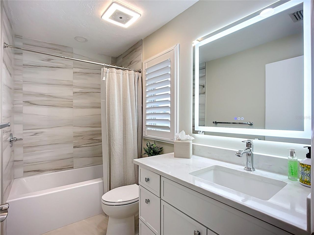 620 North Point Drive, Holmes Beach, FL 34217 Photo