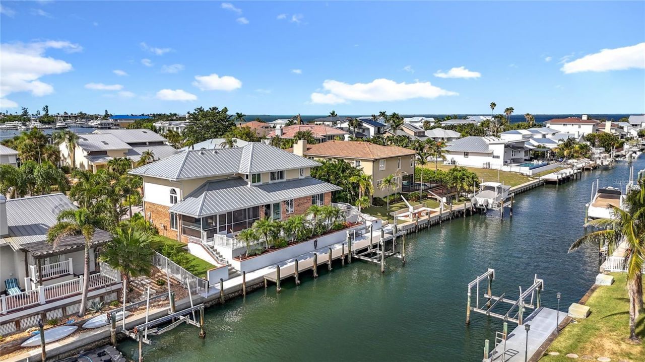 620 North Point Drive, Holmes Beach, FL 34217 Photo