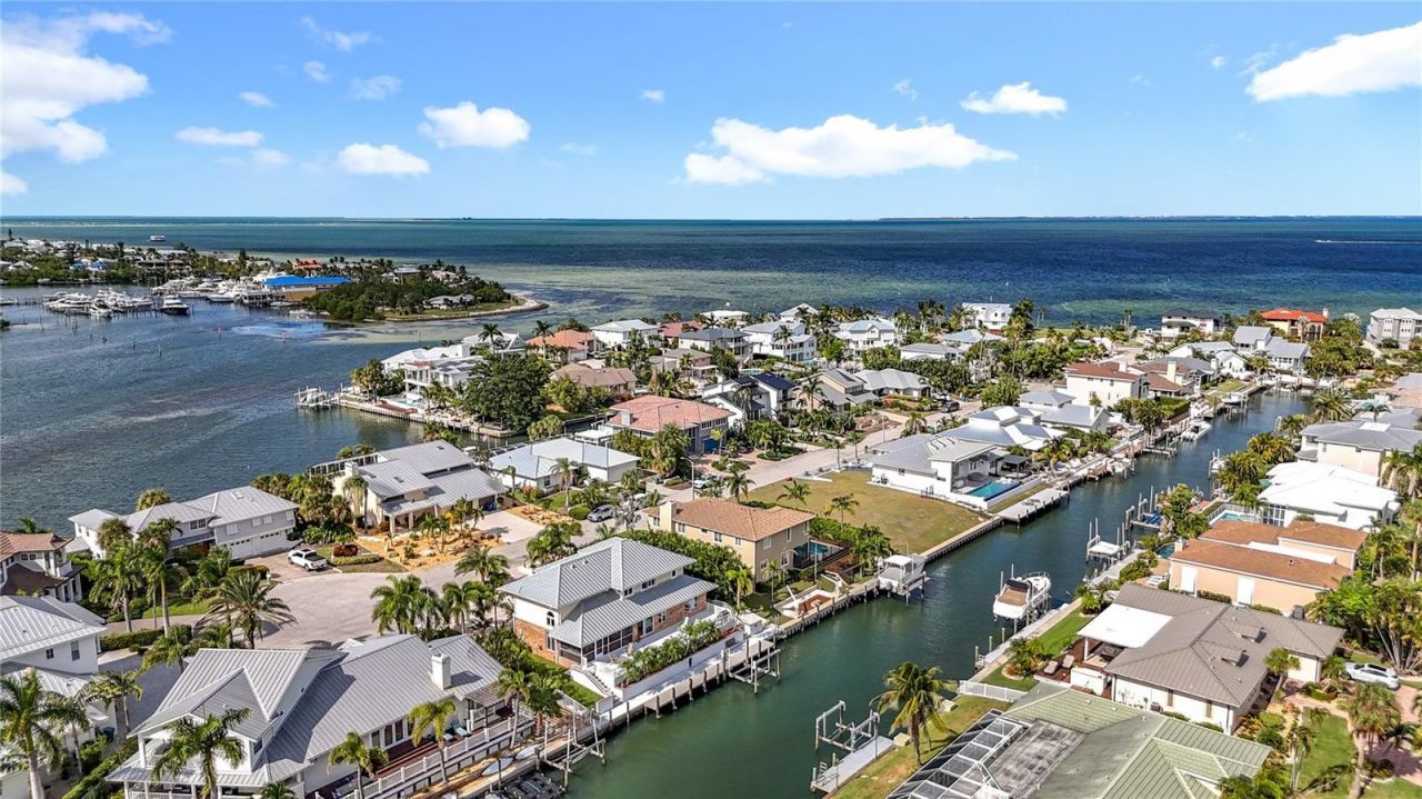 620 North Point Drive, Holmes Beach, FL 34217 Photo