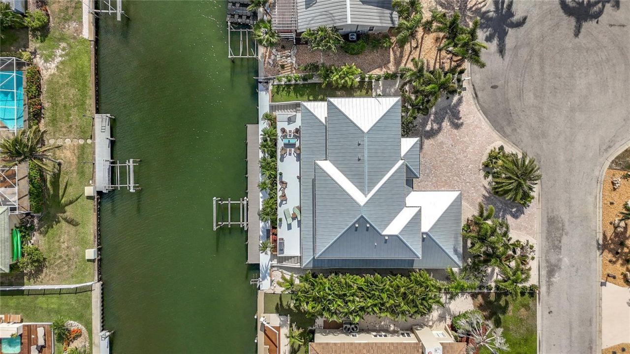 620 North Point Drive, Holmes Beach, FL 34217 Photo