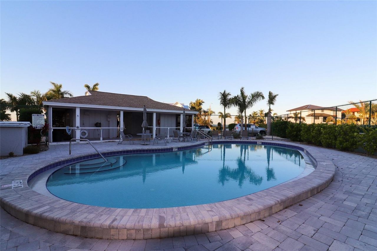 620 North Point Drive, Holmes Beach, FL 34217 Photo