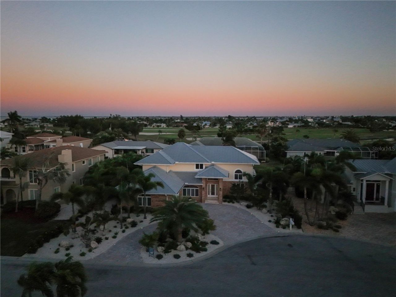 620 North Point Drive, Holmes Beach, FL 34217 Photo