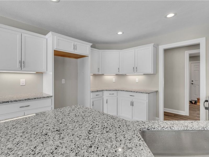 7662 Springfield Drive, Valley City, OH 44280 Photo 12