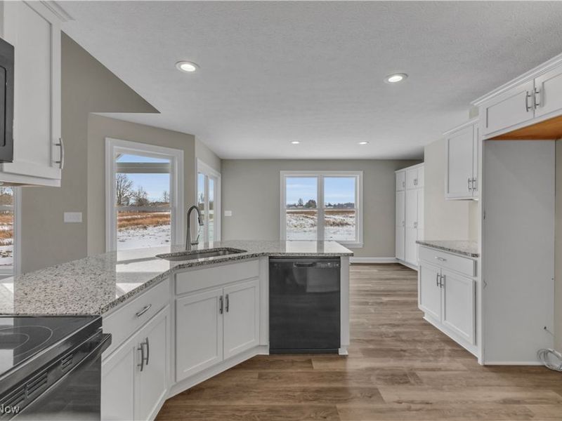 7662 Springfield Drive, Valley City, OH 44280 Photo 14