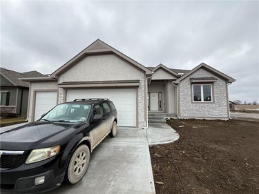 12800 S Foxborough Court, Lee's Summit, MO 64086