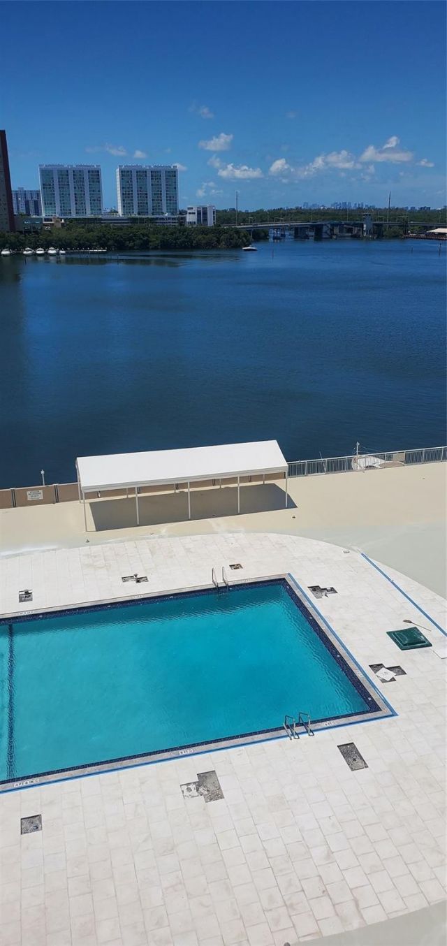 250 174th Street, Unit 819, Sunny Isles Beach, FL 33160 Photo