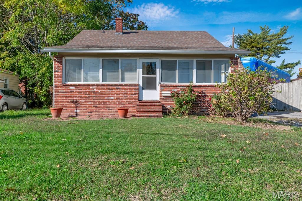 3400 Milton Drive, Alton, IL 62002 Main Photo