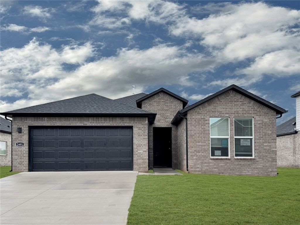 2410 Max Avenue, Bentonville, AR 72713 Main Photo