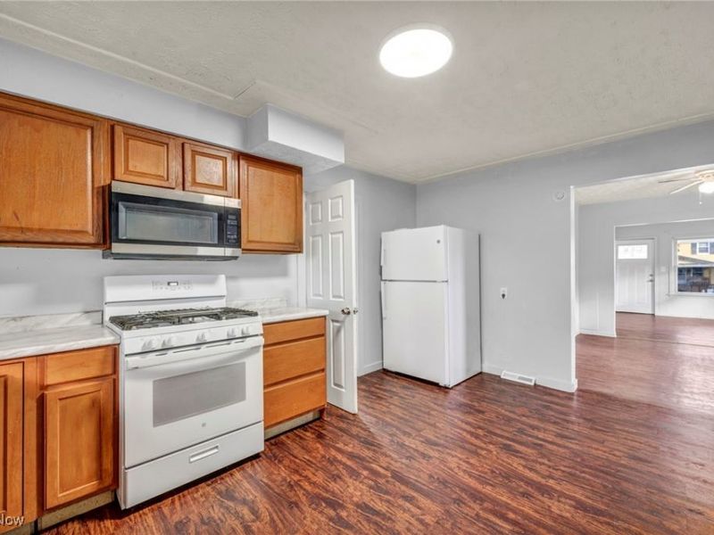 1033 W 21st Street, Lorain, OH 44052 Photo 8