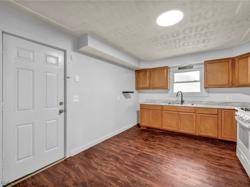 1033 W 21st Street, Lorain, OH 44052 Photo 9
