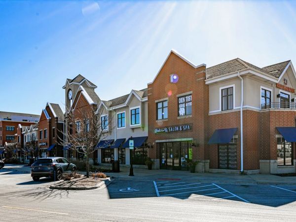 25 E Main Street, Unit 202, Roselle, IL 60172