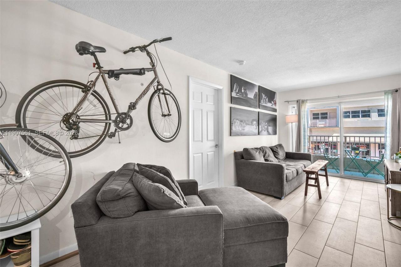 2600 Collins Ave, Unit 206, Miami Beach, FL 33140 Photo