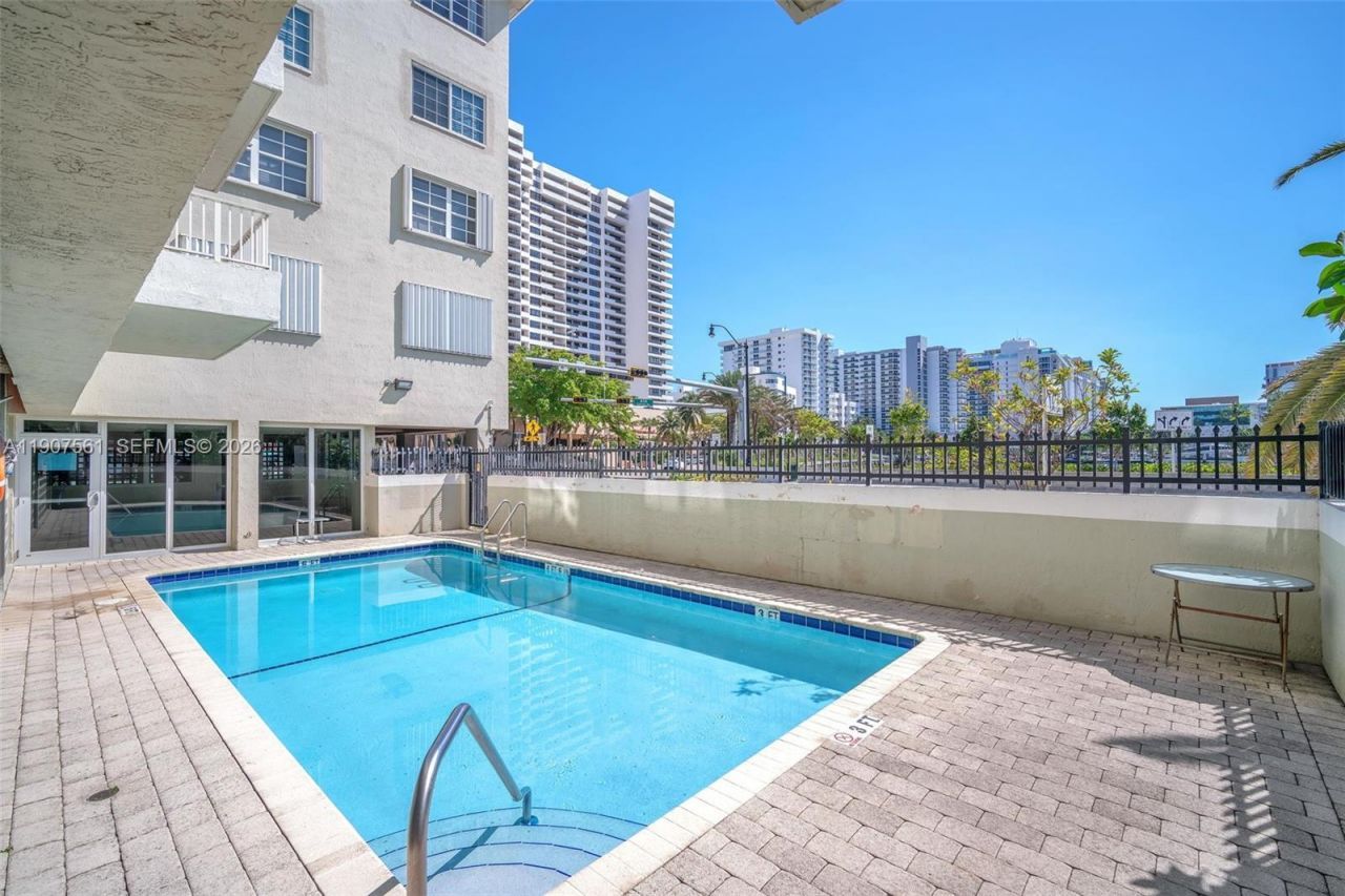 2600 Collins Ave, Unit 206, Miami Beach, FL 33140 Photo
