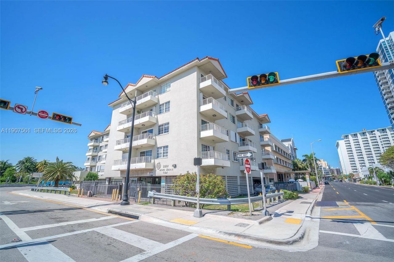 2600 Collins Ave, Unit 206, Miami Beach, FL 33140 Photo