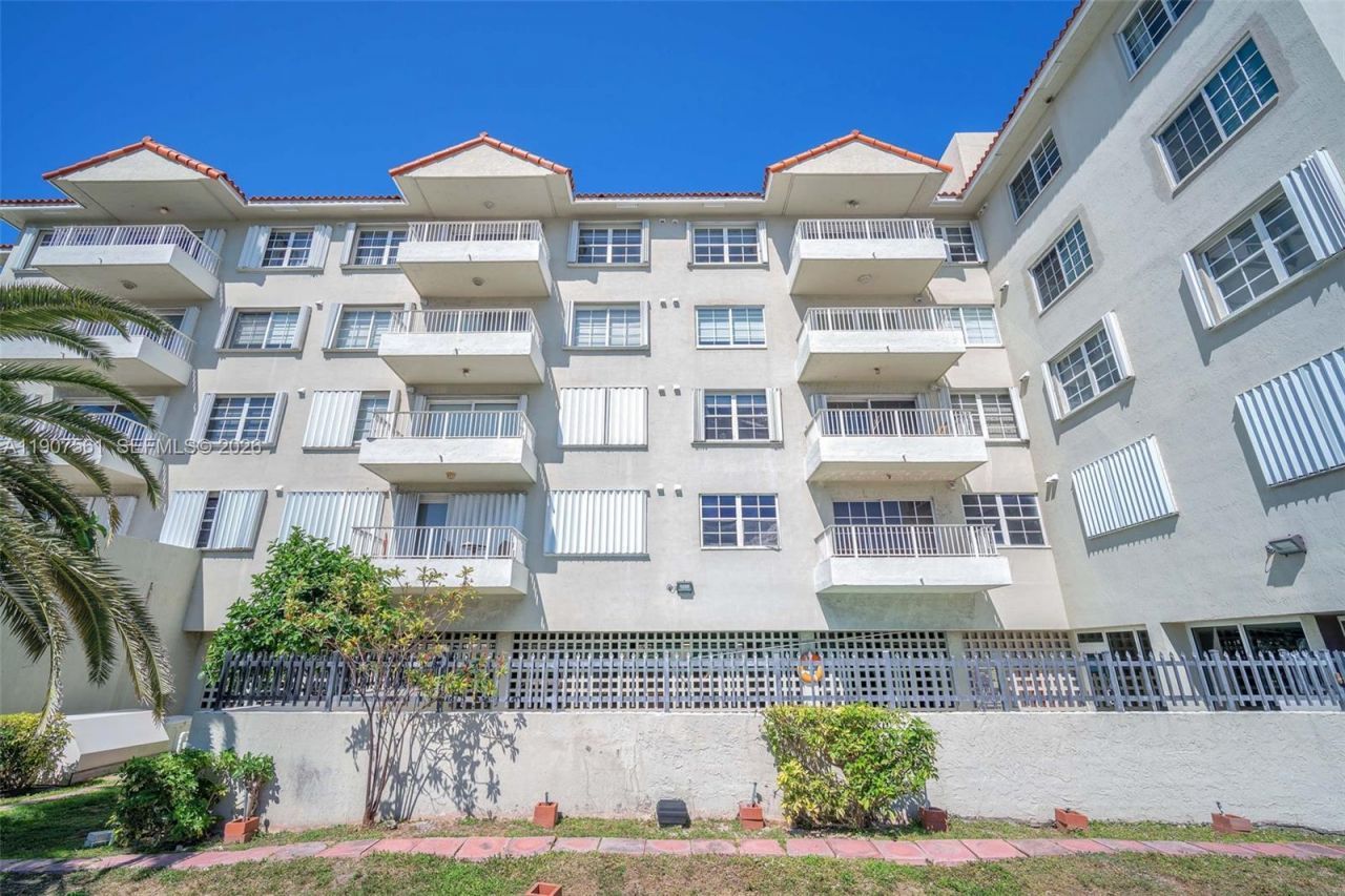 2600 Collins Ave, Unit 206, Miami Beach, FL 33140 Photo