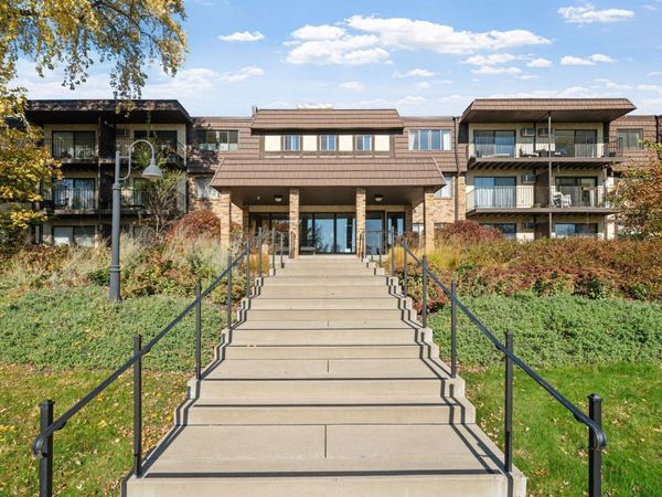 205 Barry Avenue S, Unit 114, Wayzata, MN 55391