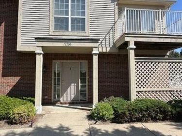 12200 Chesapeake Circle, Walled Lake, MI 48390