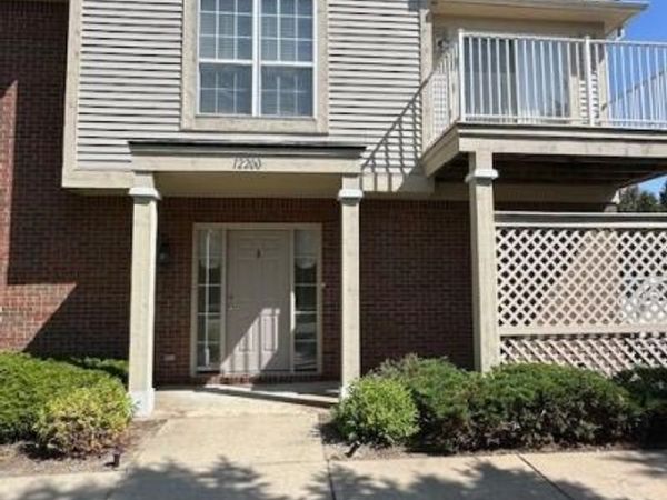 12200 Chesapeake Circle, Walled Lake, MI 48390