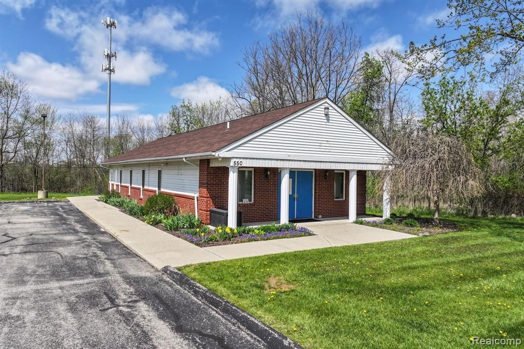 550 S Saginaw Street, Lapeer, MI 48446 Main Photo