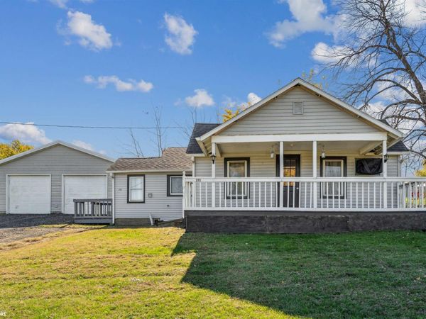 215 Brady Street, Brooklyn, IA 52211